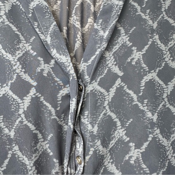 Banana Republic Satin Blouse Size S Blue Print Long Sleeve Sleeve Hidden Button - Picture 4 of 10